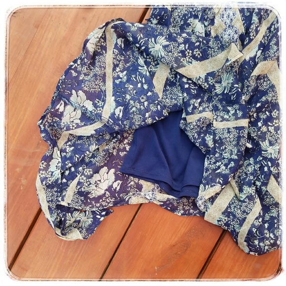 Junior Dress Size Small - Picture 3 of 3